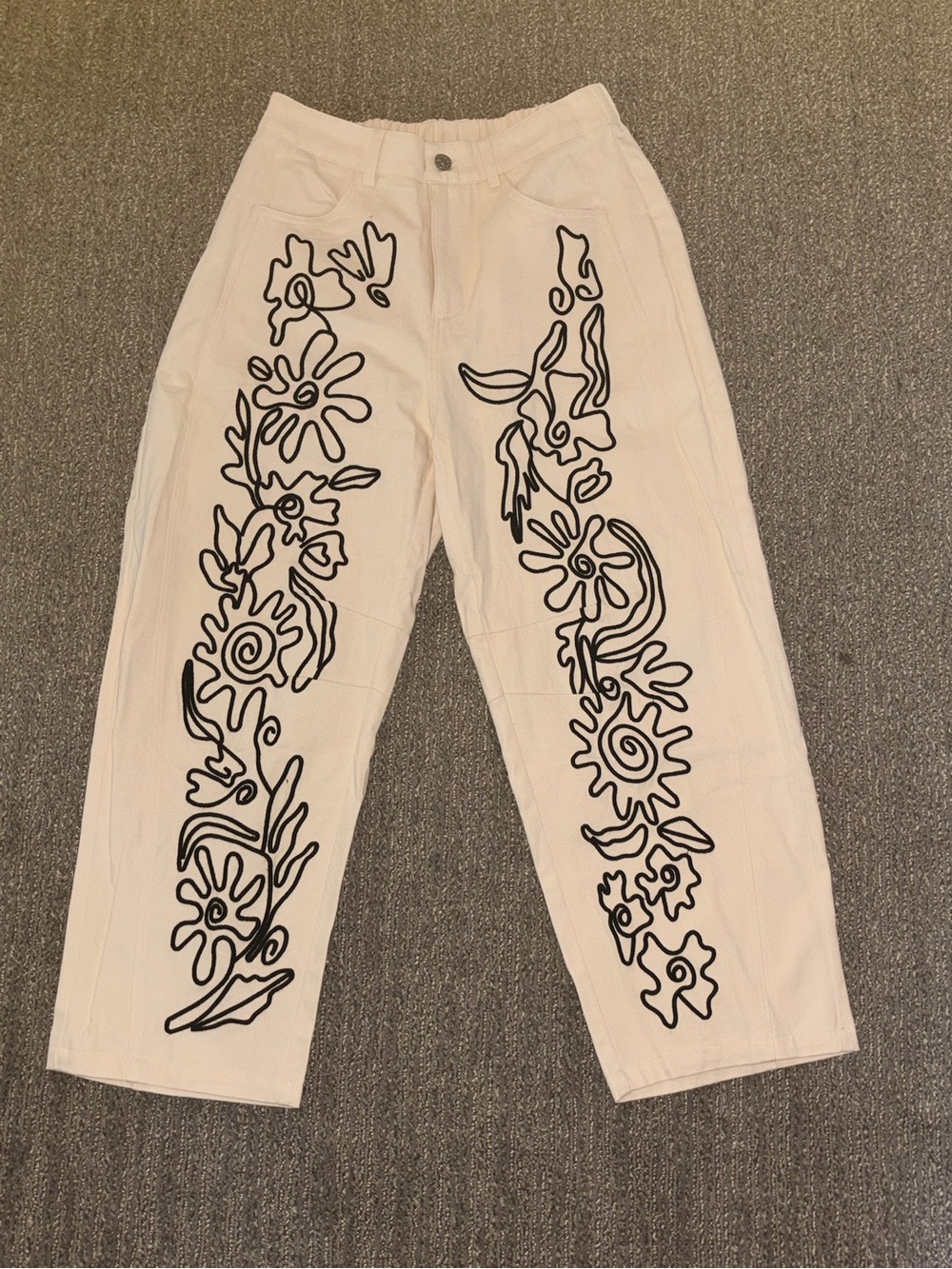 Cream Floral-Embroidered women’s barrel jeans
